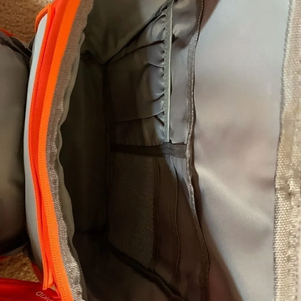 VIPKIDS Dino Backpack Teacher Excl. New - Picture 14 of 16